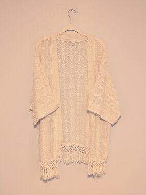 AMERICAN EAGLE OUTFITTERS Cream Fringe Kimono Size L/XL